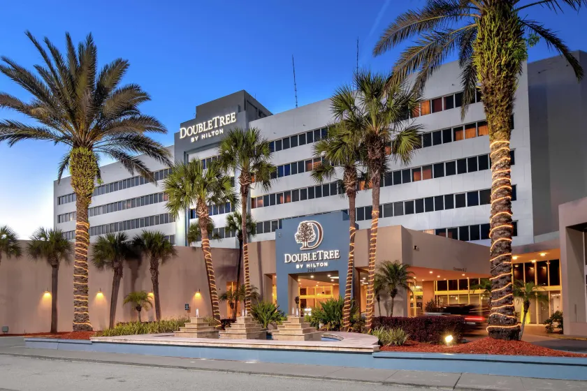 DoubleTree by Hilton Hotel Jacksonville Airport - Image 1