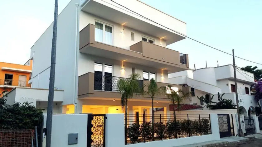 Riva 33 Apartments - Image 1