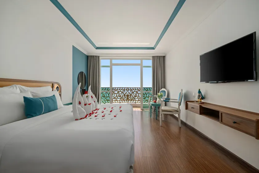 Paracel Beach Hotel - Image 1