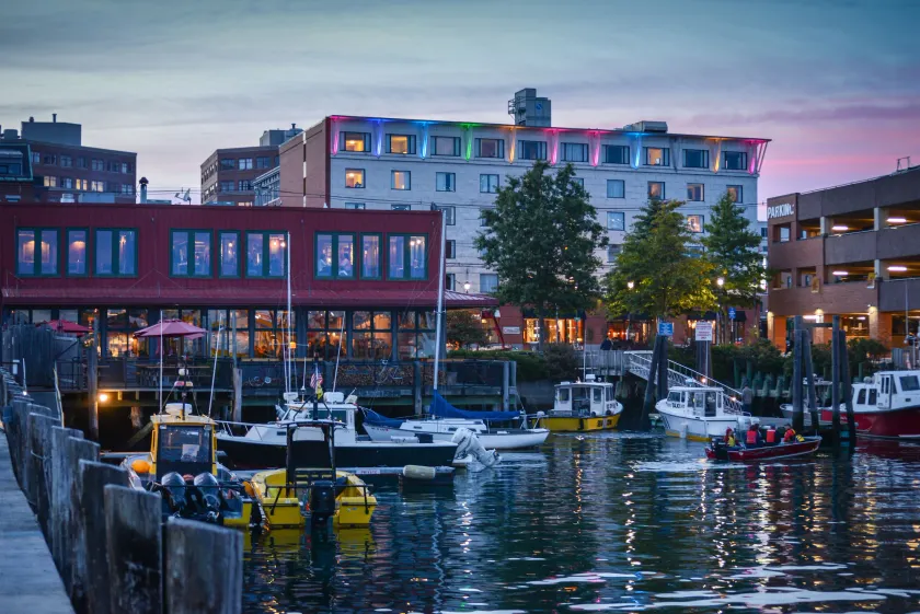 Hilton Garden Inn Portland Downtown Waterfront - Image 1