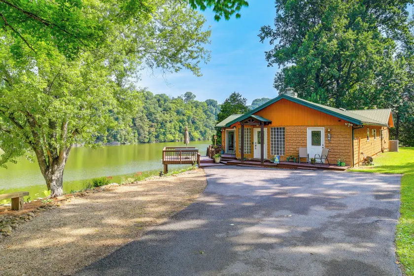 'duck and Bug's Cabin' on Boone Lake w/ Boat Dock! - Image 1