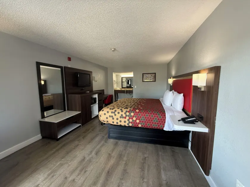 Econo Lodge Ruther Glen - Image 1