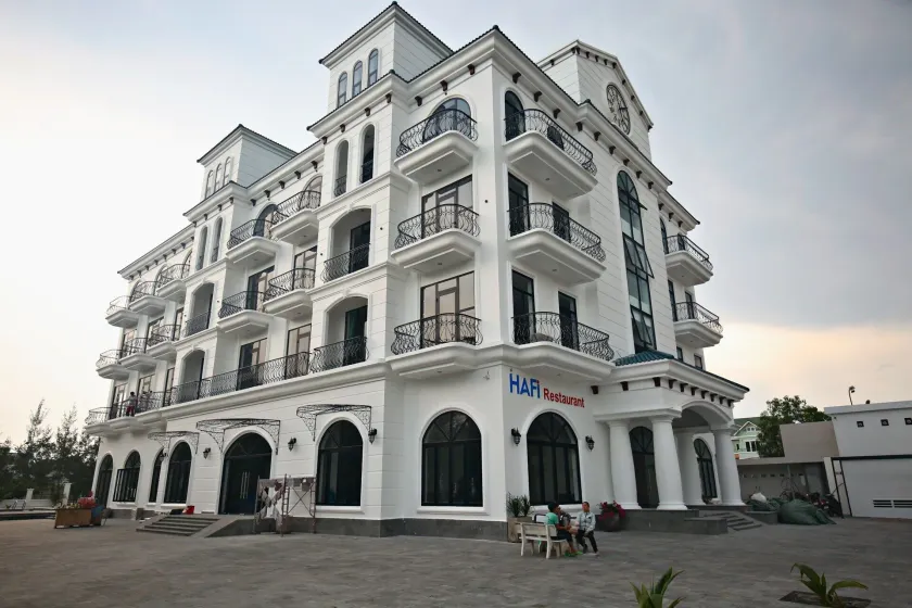 Hafi Beach Hotel - Image 1