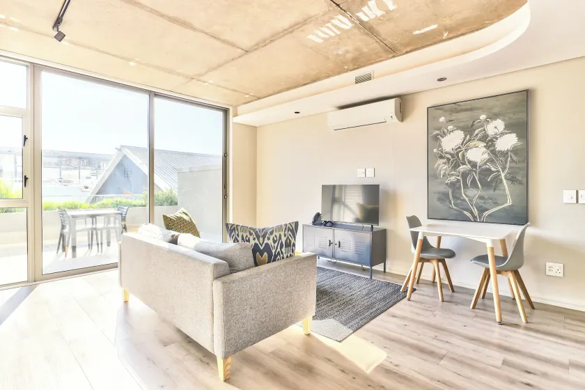Great Studio with Balcony and City views - Image 1