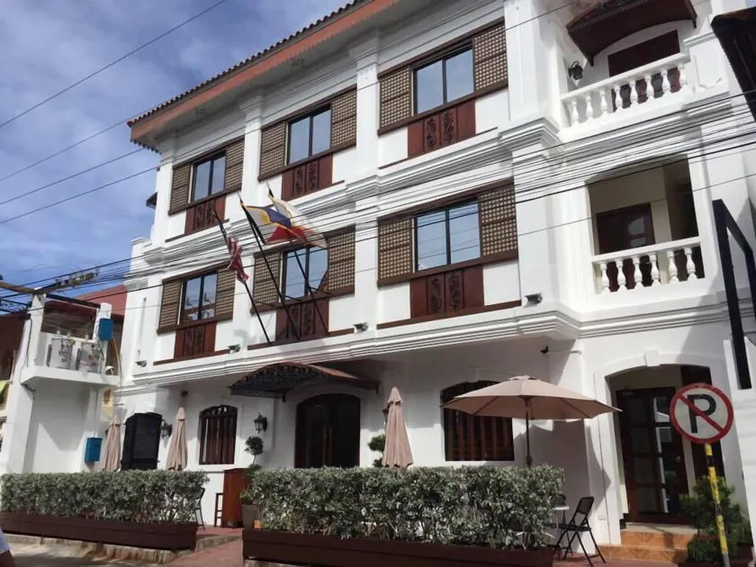 West Loch Park Hotel Vigan - Image 1