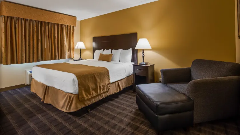 Best Western Inn & Suites - Image 1