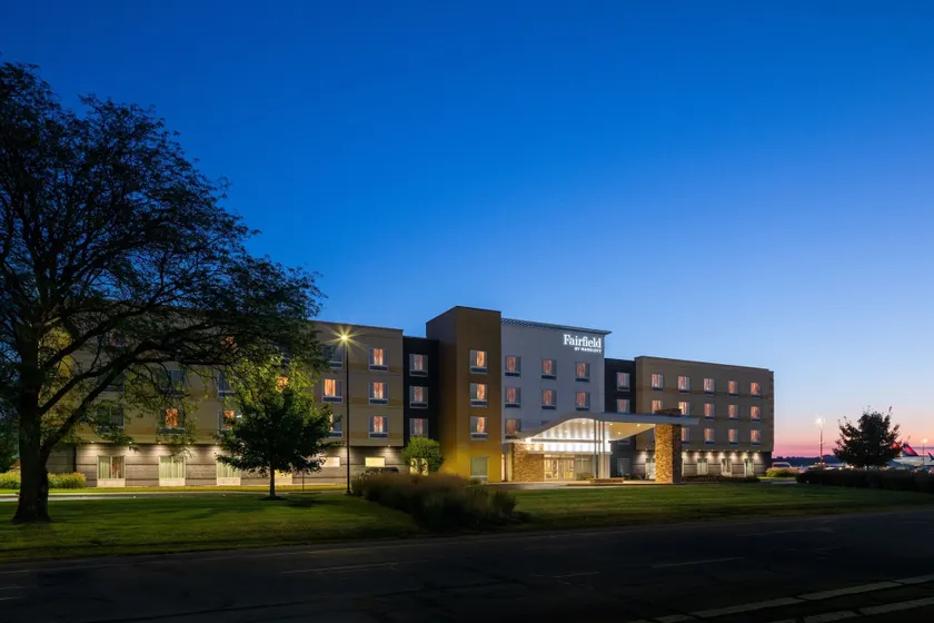Fairfield Inn & Suites by Marriott Columbus Airport - Image 1