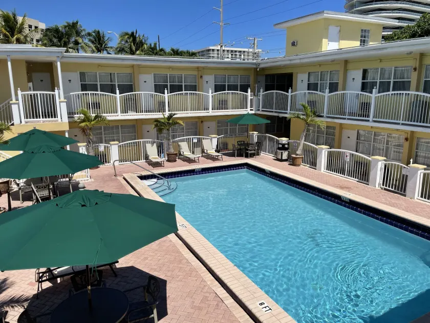 Beach Place Hotel - Image 1