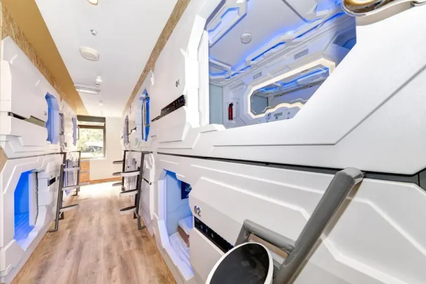 Space Q Capsule Hotel - Image 1