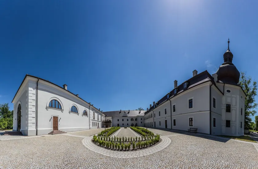 Chateau Appony - Image 1