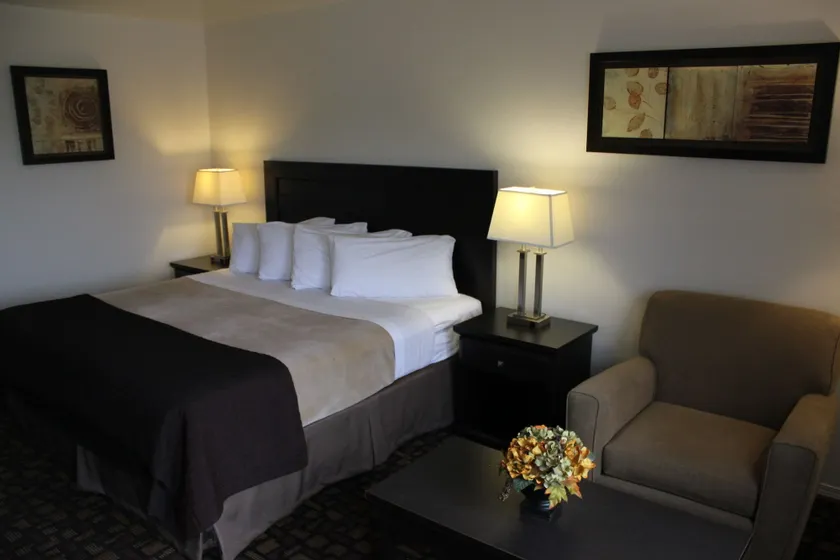 Coronet Hotel - Image 1