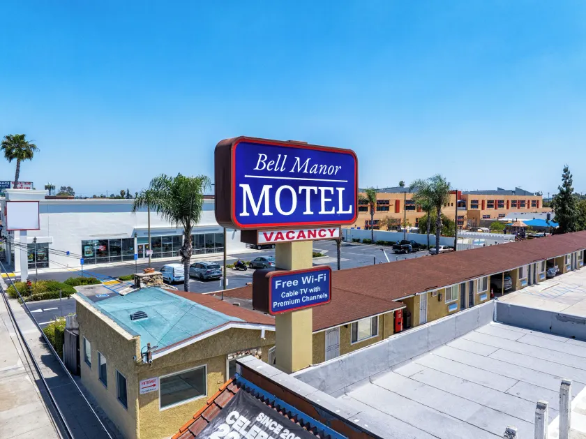 Bell Manor Motel - Image 1