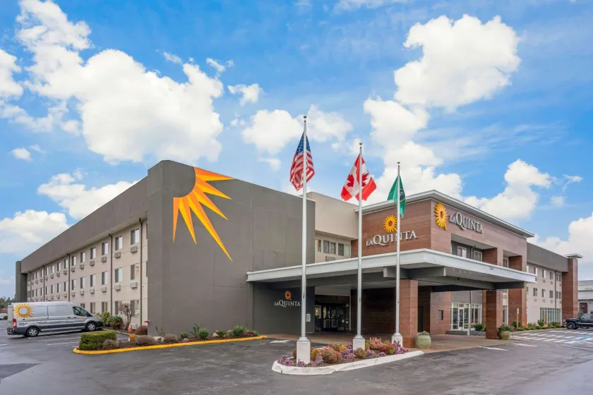 La Quinta Inn & Suites by Wyndham Seattle Federal Way - Image 1