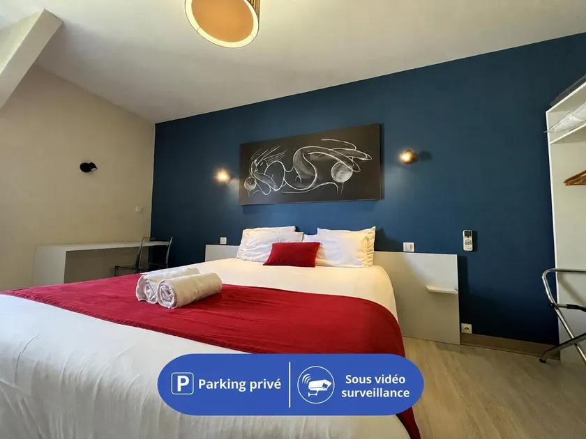 Brit Hotel du Parc Niort Centre-Parking gratuit - Image 1