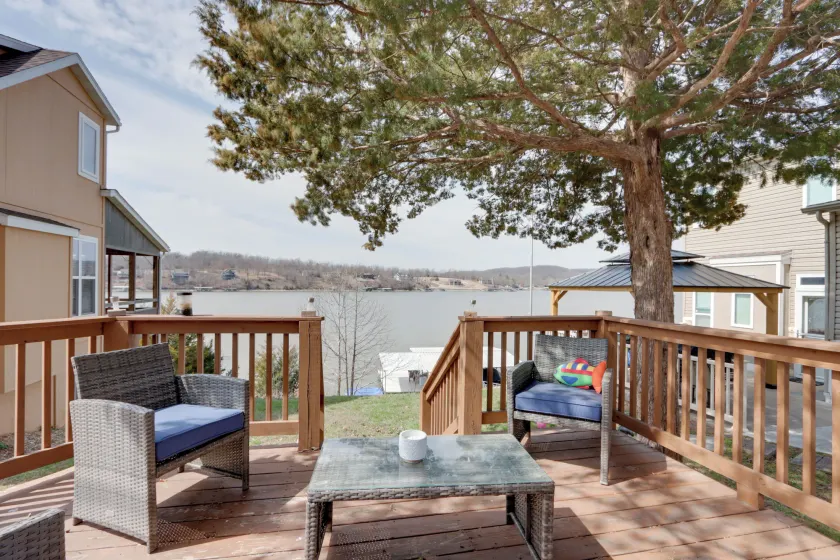 Cozy Camdenton Cottage w/ Deck + Boat Dock Access! - Image 1