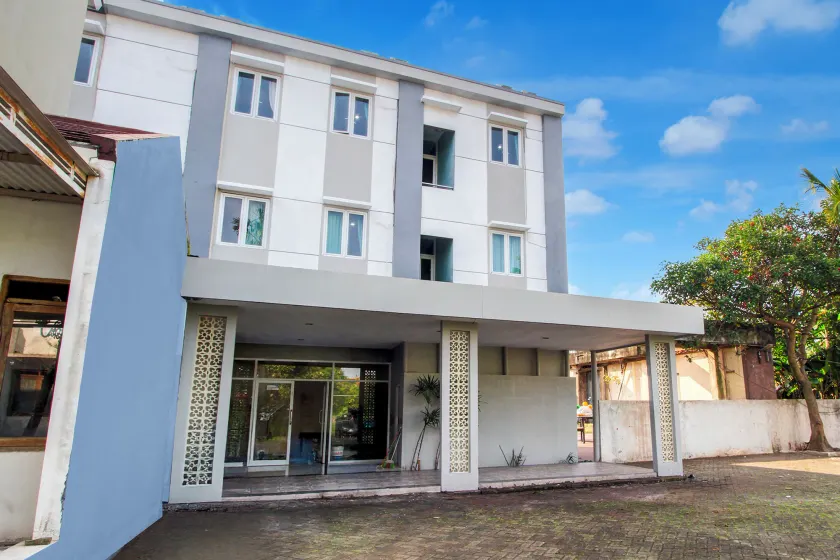 Townhouse Oak Syariah near Stasiun Purwosari formerly Graha Gentan Solo - Image 1