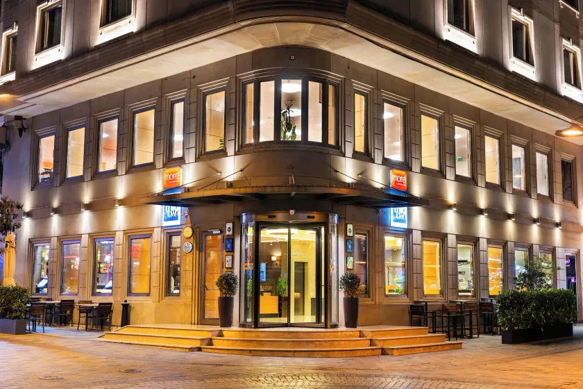 Midtown Hotel - Image 1