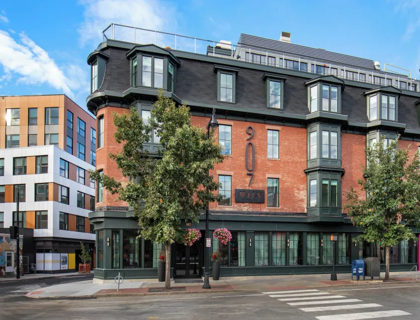 Lark Hotels 907 Main - Image 1
