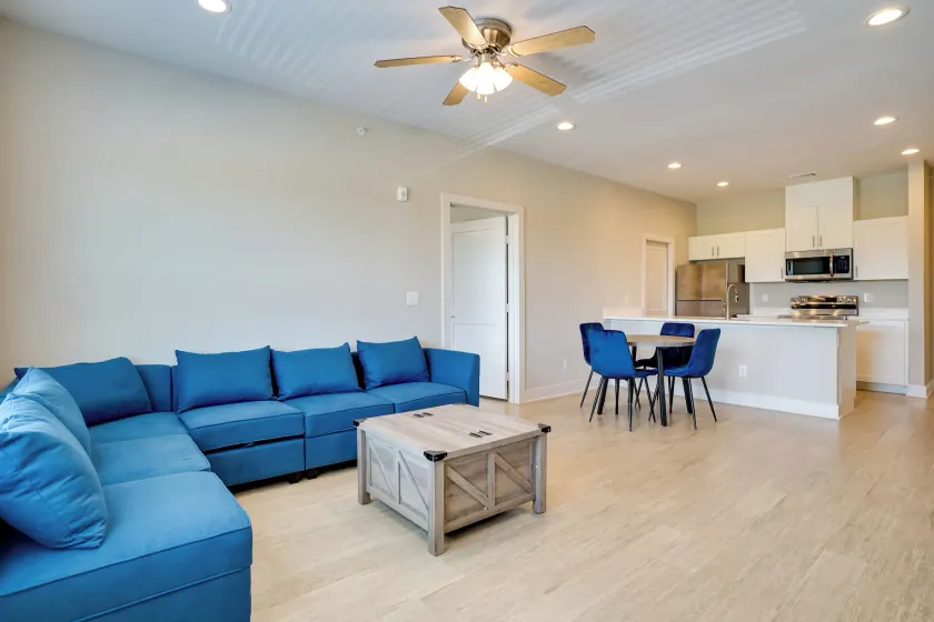 Gateway to Fort Worth & Burleson! Couples Apt - Image 1