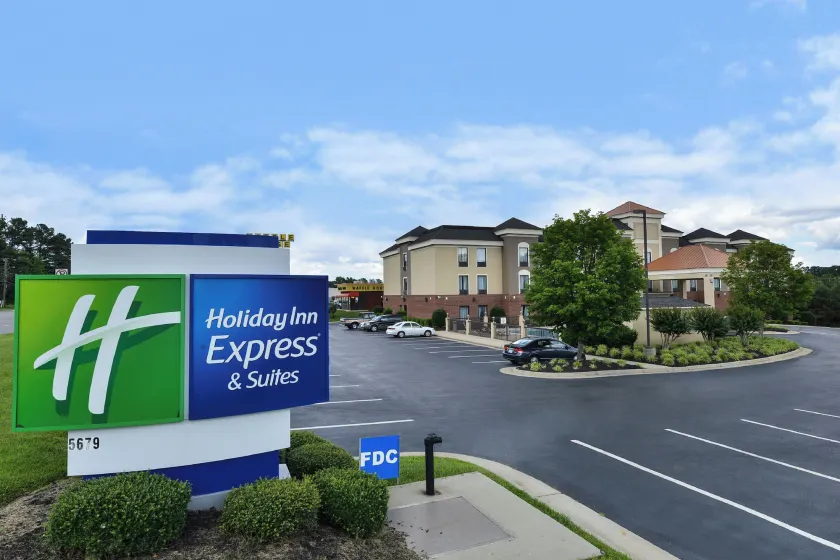 Holiday Inn Express Hotel & Suites Petersburg/Dinwiddie by IHG - Image 1