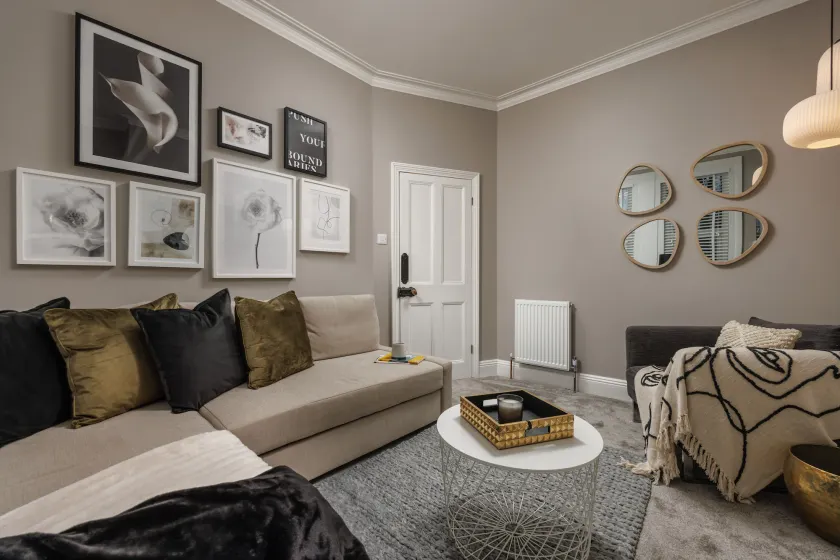 THE GETAWAY! 3 Bed House - Plymouth - Sleeps 7 - Free Parking - Habita Property - Image 1