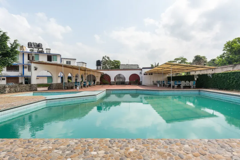 OYO Hotel Casa Blanca - Image 1