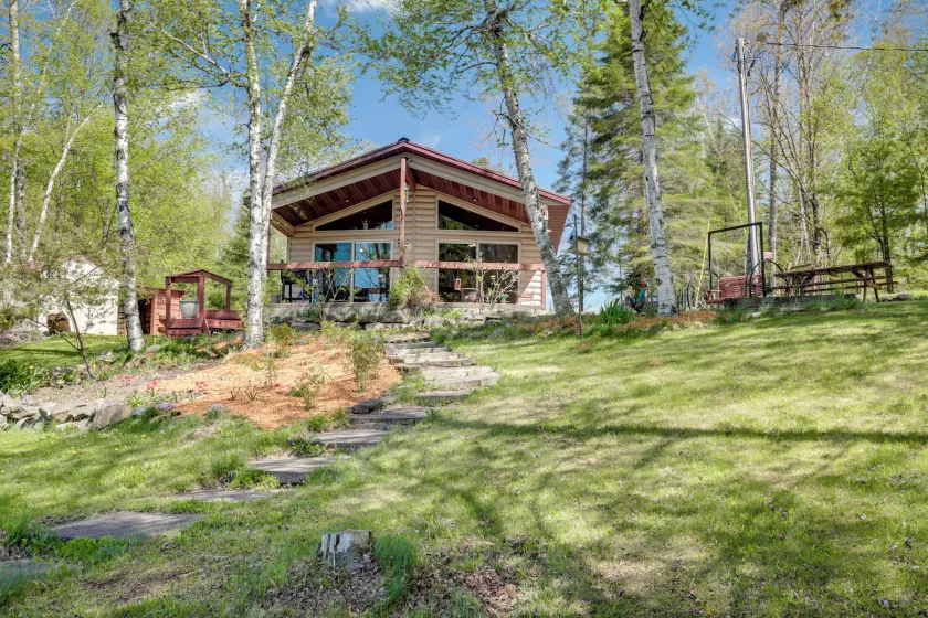 Lakefront Family Cabin w/ Views in Medford - Image 1