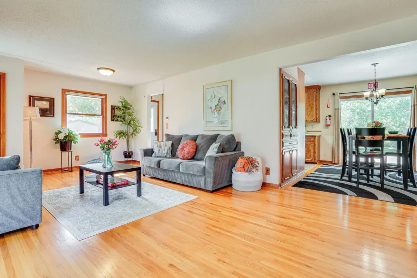 Cottage Grove Haven, Spacious 4-Bed, 3 Baths Retreat - Interiör