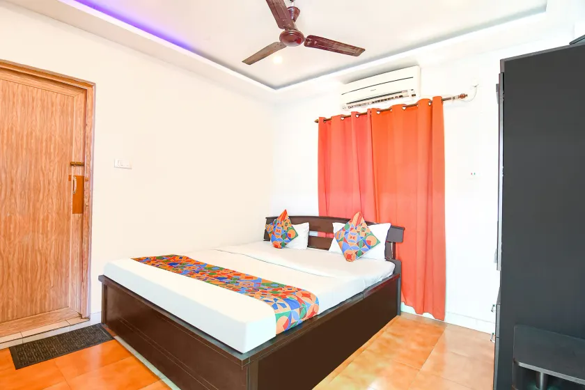 Fabhotel White Palace - Image 1
