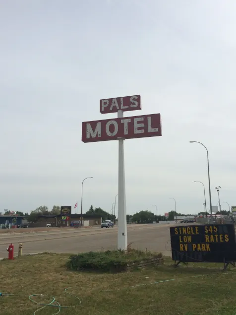 Pals Motel and RV Park - Image 1