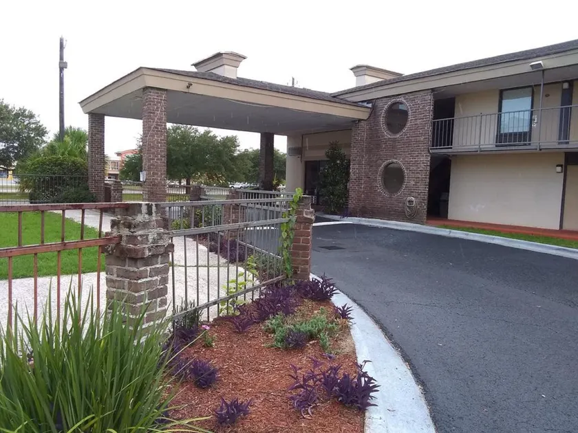 Gateway Inn Savannah - Image 1