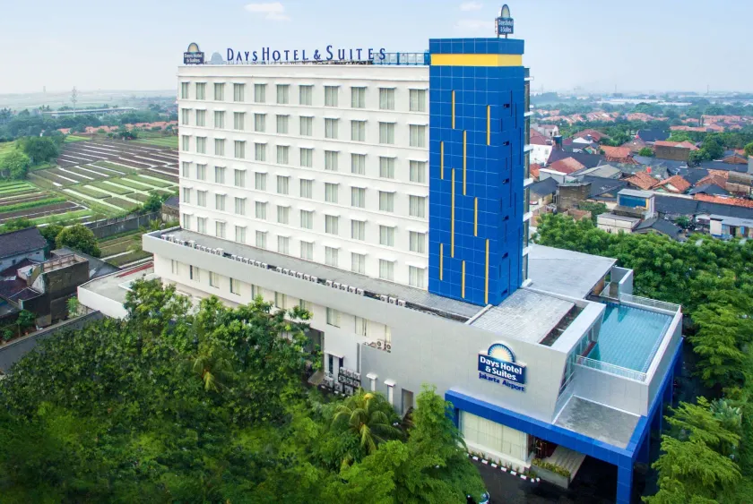Days Hotel & Suites by Wyndham Jakarta Airport - Image 1