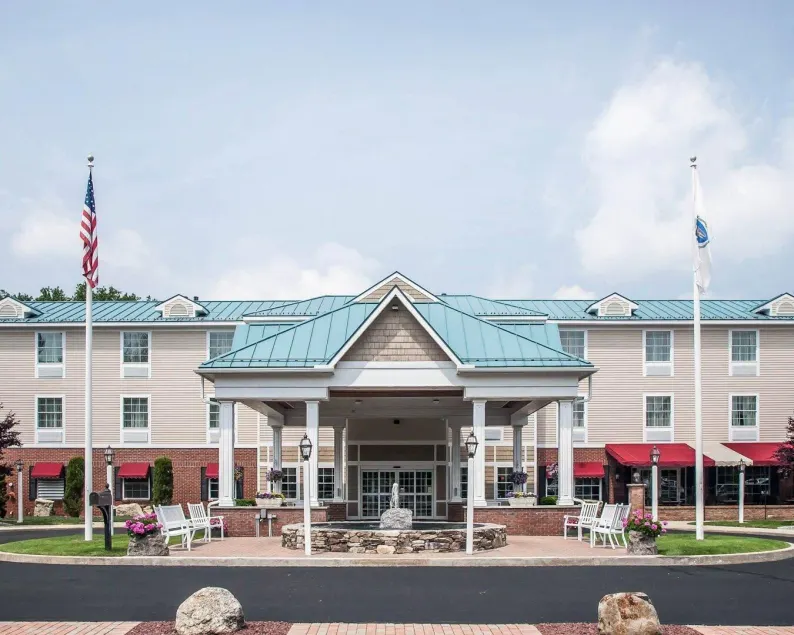 Comfort Inn & Suites Sturbridge-Brimfield - Image 1