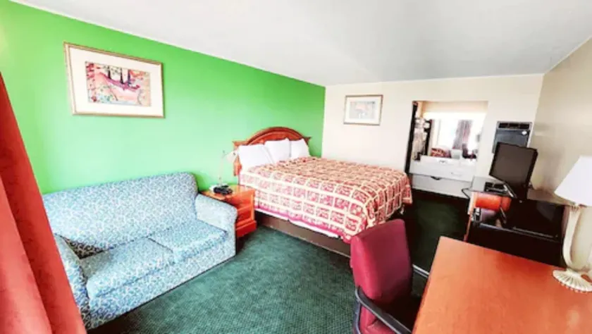 Roadside Inn - Image 1