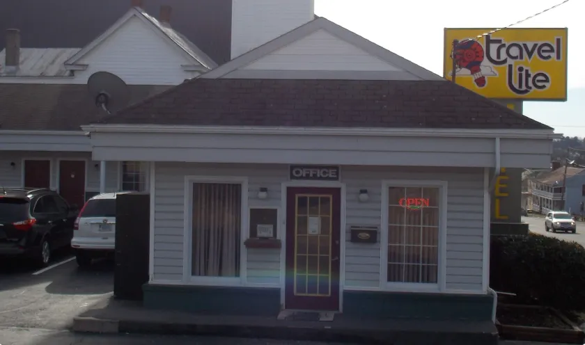 Travel Lite Motel - Image 1