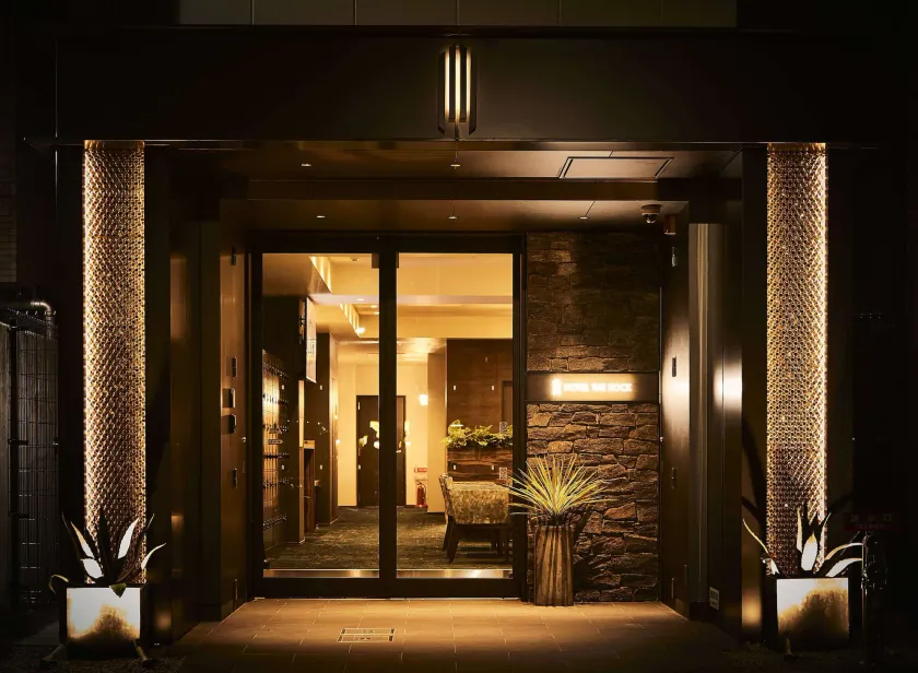 HOTEL THE ROCK - Image 1