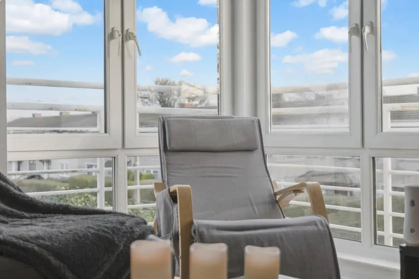 Saughton 2BR Free Private Parking Near Tram station - Image 1