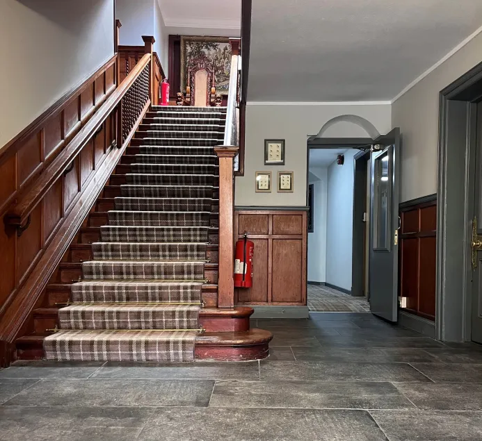 Kings Arms Hotel - Image 1