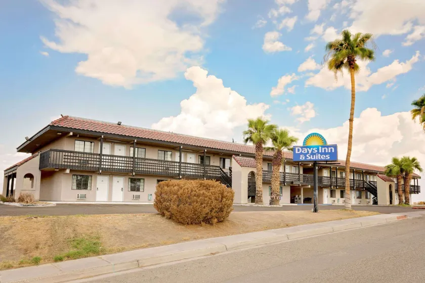 Days Inn & Suites by Wyndham Needles - Image 1