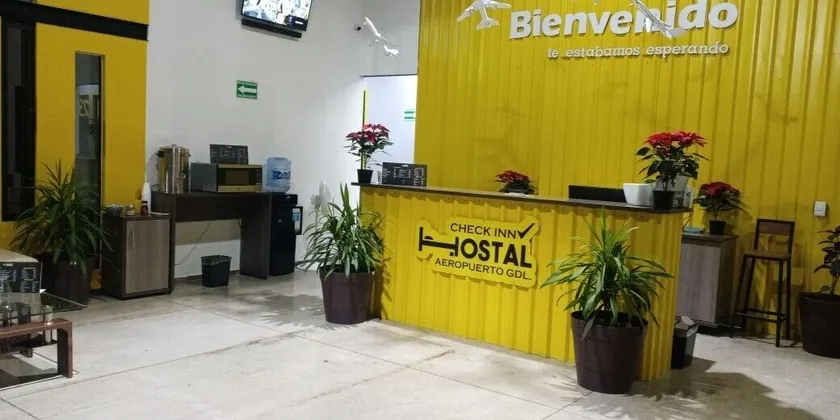 CHECK INN HOSTAL AEROPUERTO GDL - Hostel - Image 1