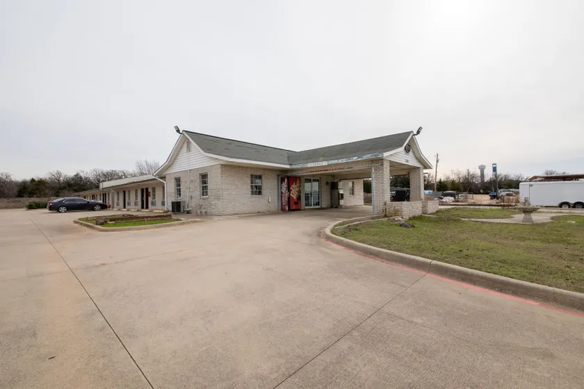 OYO Hotel Decatur TX Hwy 287 Northwest - Image 1