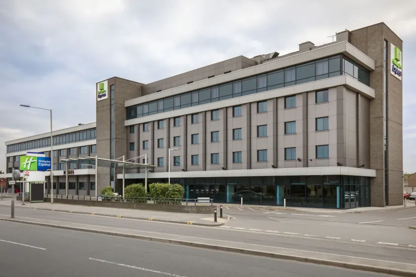 Holiday Inn Express London Heathrow T5 by IHG - Image 1