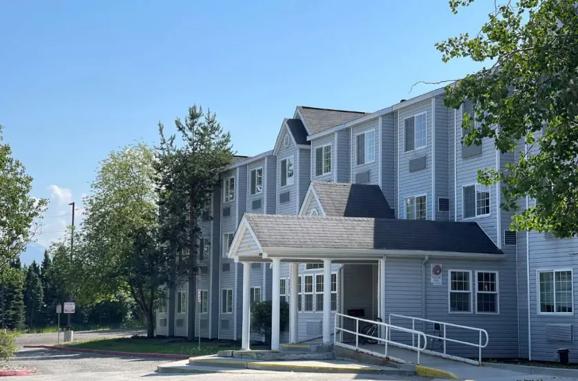 Baymont Inn & Suites by Wyndham Anchorage Airport - Image 1