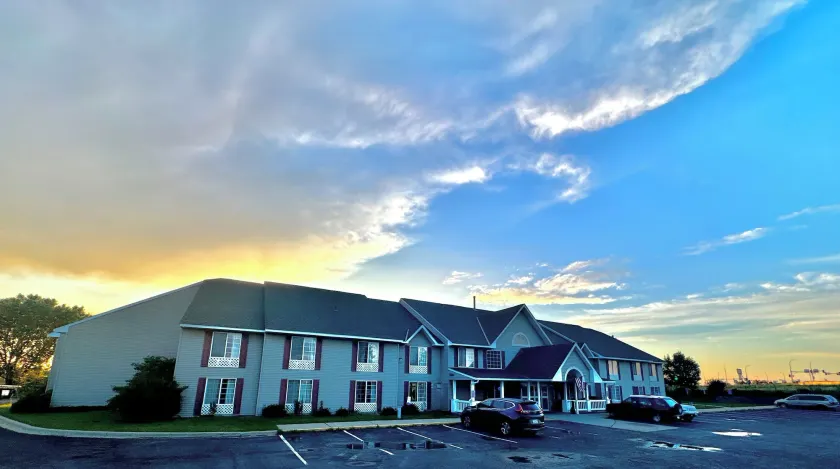 Quality Inn & Suites Alexandria - Image 1