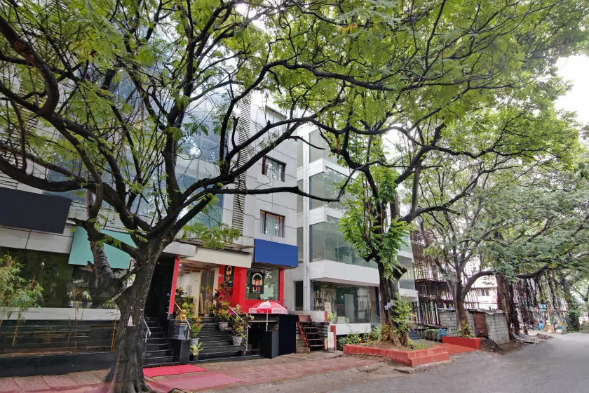 Capital O Elegant Amethyst Business Hotel Near Ragigudda Sri Prasanna Anjaneyaswamy Temple - Image 1
