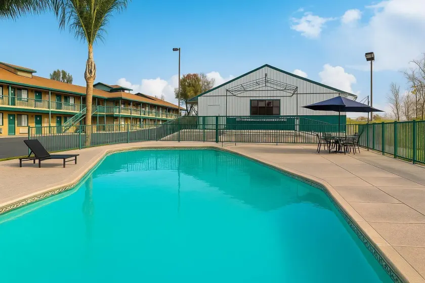 Red Lion Inn & Suites Lemoore - Image 1