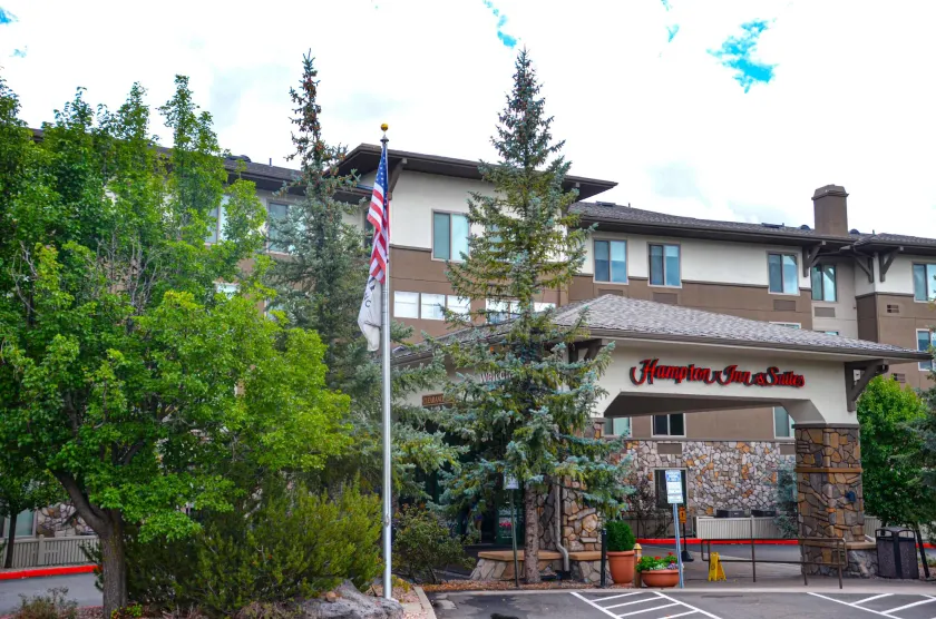 Hampton Inn & Suites Flagstaff - Image 1