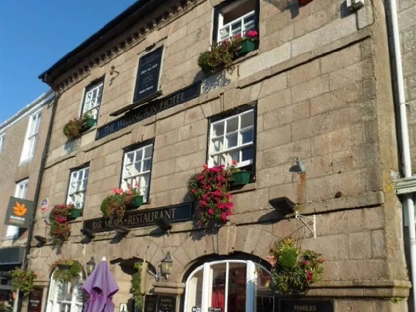 Wellington Hotel - Image 1