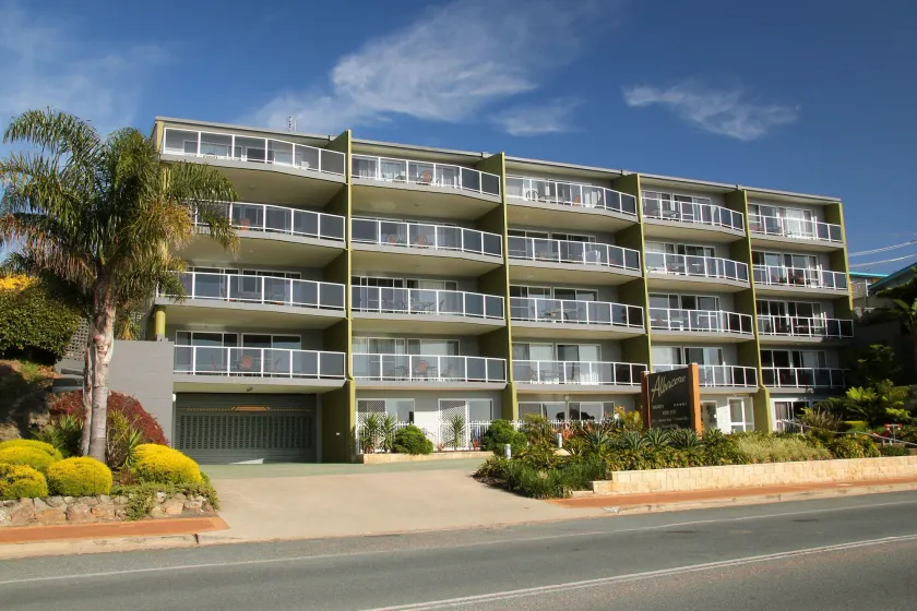 Albacore Apartments - Image 1