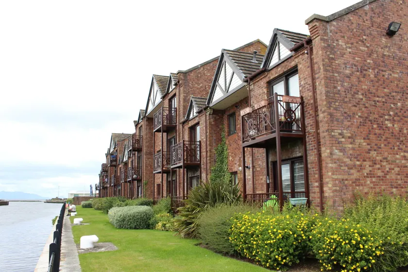 Riverside Apartment - Image 1